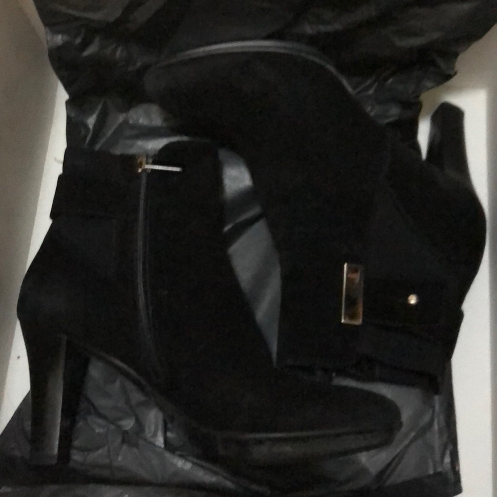 Aquatalia waterproof black booties, Nappa suede